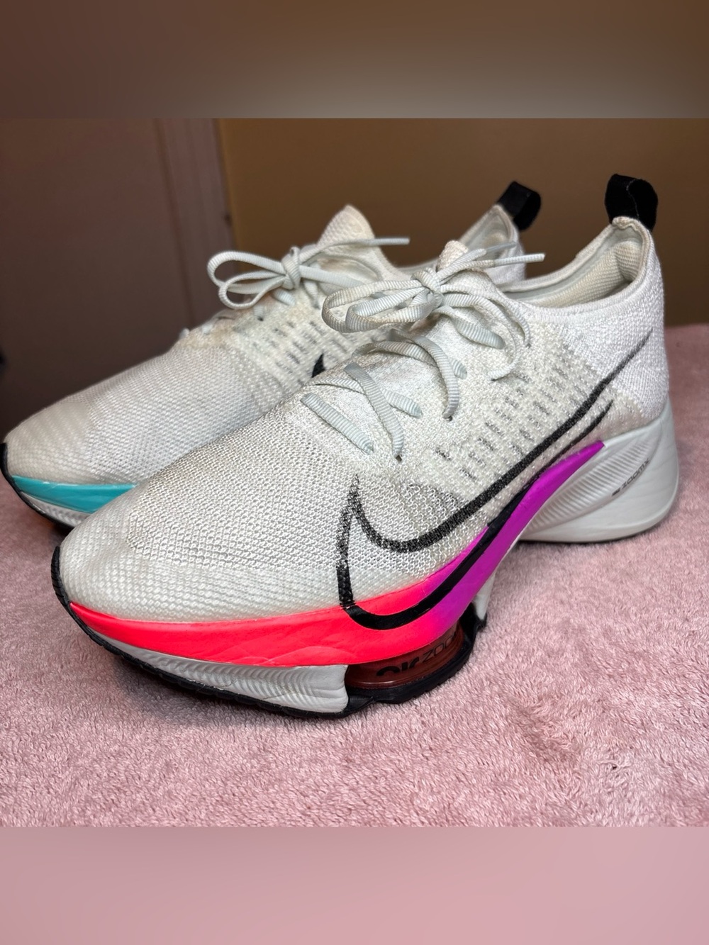 Nike Air Zoom Tempo NEXT% Flyknit Womens 9.5 CI9924-100 White Hyper Violet Nice
